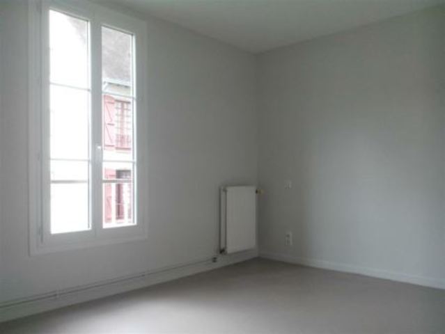 Afficher la photo en grand appartement à louer - 2 pièces - 48.0 m2 - AUXERRE - 89 - BOURGOGNE - Century 21 Martinot Immobilier