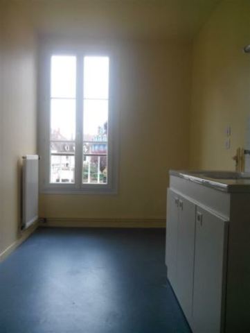 Afficher la photo en grand appartement à louer - 2 pièces - 48.0 m2 - AUXERRE - 89 - BOURGOGNE - Century 21 Martinot Immobilier