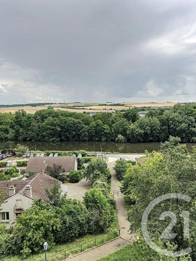 Afficher la photo en grand Appartement F3 à vendre - 3 pièces - 72.12 m2 - AUXERRE - 89 - BOURGOGNE - Century 21 Martinot Immobilier