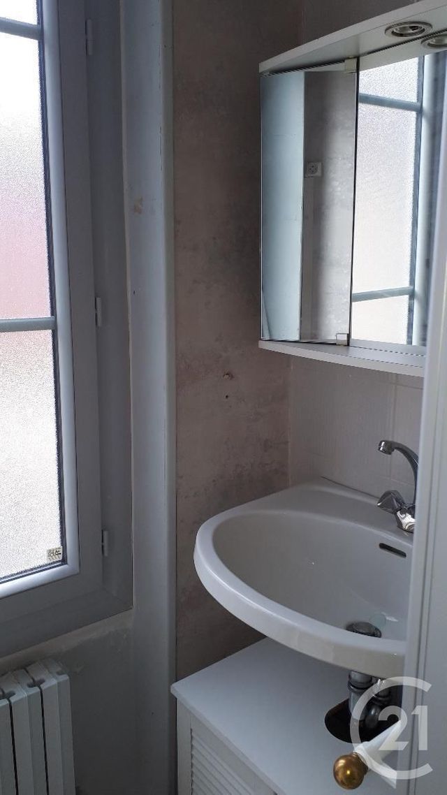 Appartement F2 à vendre - 2 pièces - 38.4 m2 - AUXERRE - 89 - BOURGOGNE - Century 21 Martinot Immobilier Appartement F2 à vendre - 2 pièces - 38.4 m2 - AUXERRE - 89 - BOURGOGNE - Century 21 Martinot Immobilier