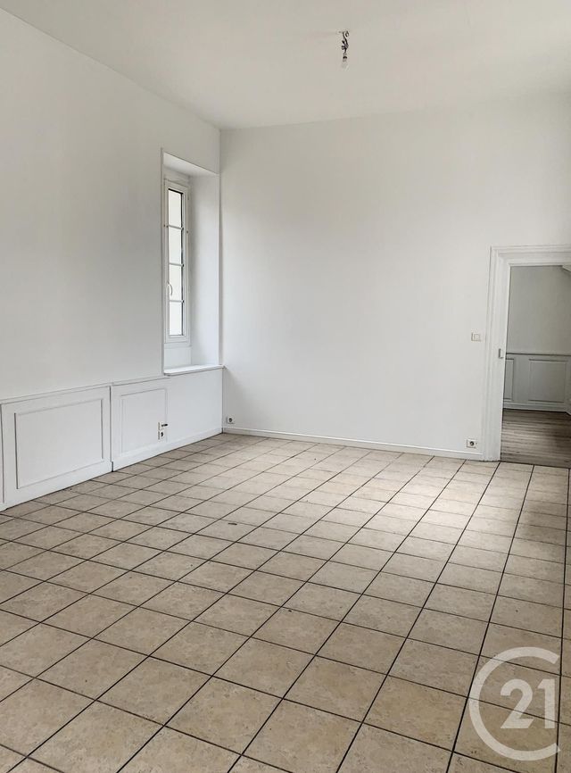 Afficher la photo en grand Appartement F3 à louer - 3 pièces - 66.0 m2 - AUXERRE - 89 - BOURGOGNE - Century 21 Martinot Immobilier