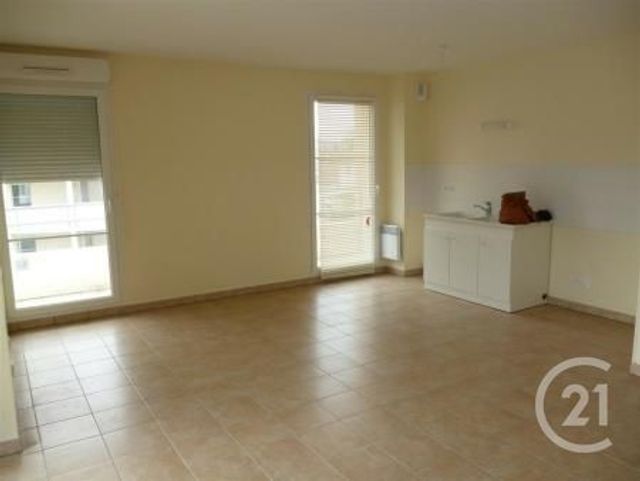 Afficher la photo en grand Appartement F3 à louer - 3 pièces - 67.0 m2 - AUXERRE - 89 - BOURGOGNE - Century 21 Martinot Immobilier