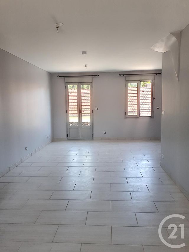 Appartement T4 à louer - 4 pièces - 78.0 m2 - ESCAMPS - 89 - BOURGOGNE - Century 21 Martinot Immobilier