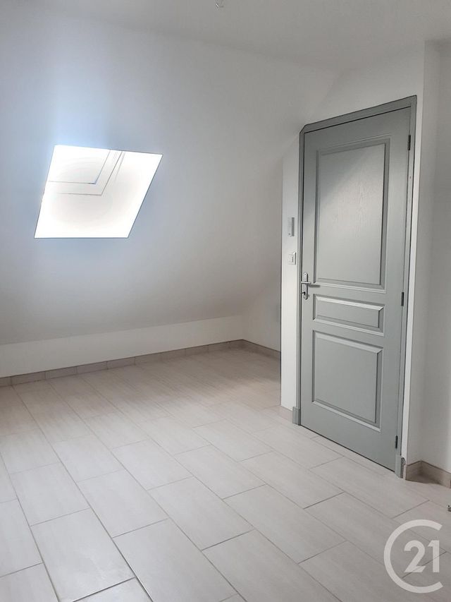 Appartement T4 à louer - 4 pièces - 78.0 m2 - ESCAMPS - 89 - BOURGOGNE - Century 21 Martinot Immobilier