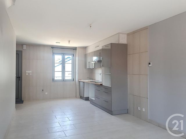 Appartement T4 à louer - 4 pièces - 78.0 m2 - ESCAMPS - 89 - BOURGOGNE - Century 21 Martinot Immobilier