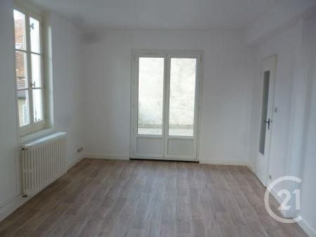 Appartement F1 à louer - 1 pièce - 37.0 m2 - AUXERRE - 89 - BOURGOGNE - Century 21 Martinot Immobilier
