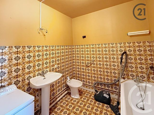 Appartement F3 à vendre - 3 pièces - 66.71 m2 - AUXERRE - 89 - BOURGOGNE - Century 21 Martinot Immobilier