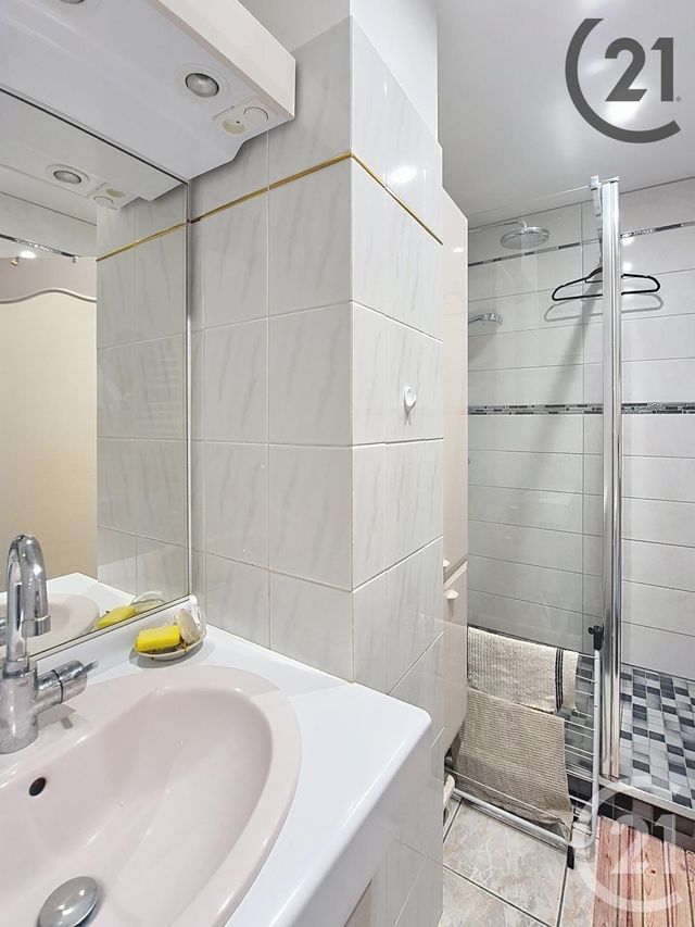 Appartement T3 à vendre - 3 pièces - 77.08 m2 - AUXERRE - 89 - BOURGOGNE - Century 21 Martinot Immobilier