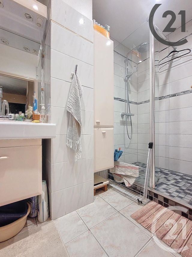 Appartement T3 à vendre - 3 pièces - 77.08 m2 - AUXERRE - 89 - BOURGOGNE - Century 21 Martinot Immobilier