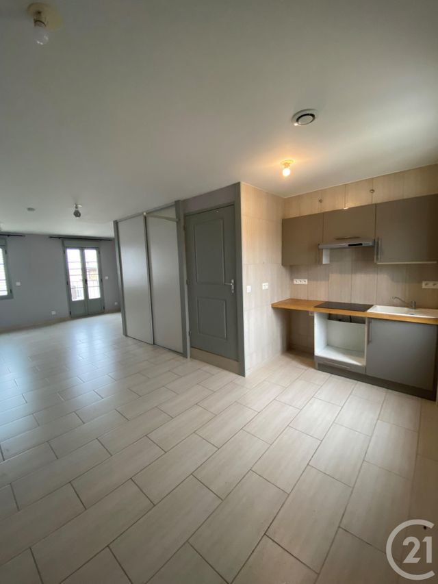Appartement F4 à louer - 4 pièces - 81.0 m2 - ESCAMPS - 89 - BOURGOGNE - Century 21 Martinot Immobilier