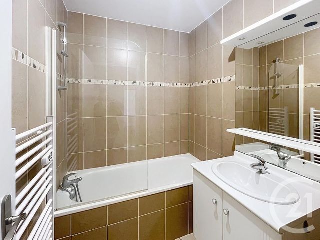 Appartement F3 à louer - 3 pièces - 61.15 m2 - AUXERRE - 89 - BOURGOGNE - Century 21 Martinot Immobilier