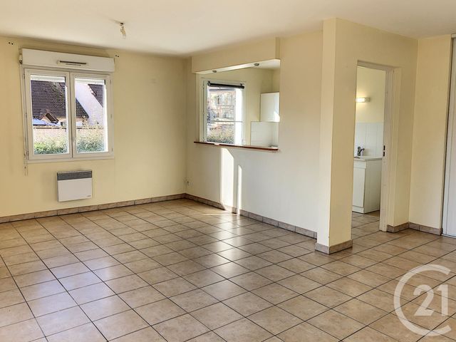 Appartement F3 à louer - 3 pièces - 79.8 m2 - AUXERRE - 89 - BOURGOGNE - Century 21 Martinot Immobilier