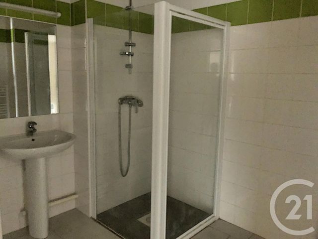 Appartement Duplex à louer - 3 pièces - 85.0 m2 - AUXERRE - 89 - BOURGOGNE - Century 21 Martinot Immobilier