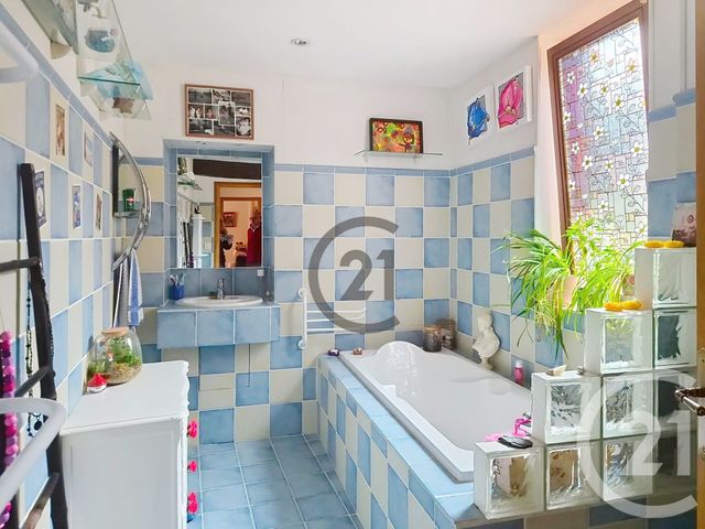 Appartement F5 à vendre - 5 pièces - 124.72 m2 - AUXERRE - 89 - BOURGOGNE - Century 21 Martinot Immobilier