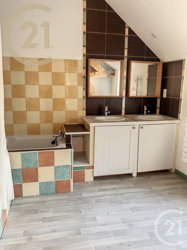 maison à louer - 4 pièces - 151.79 m2 - BLEIGNY LE CARREAU - 89 - BOURGOGNE - Century 21 Martinot Immobilier