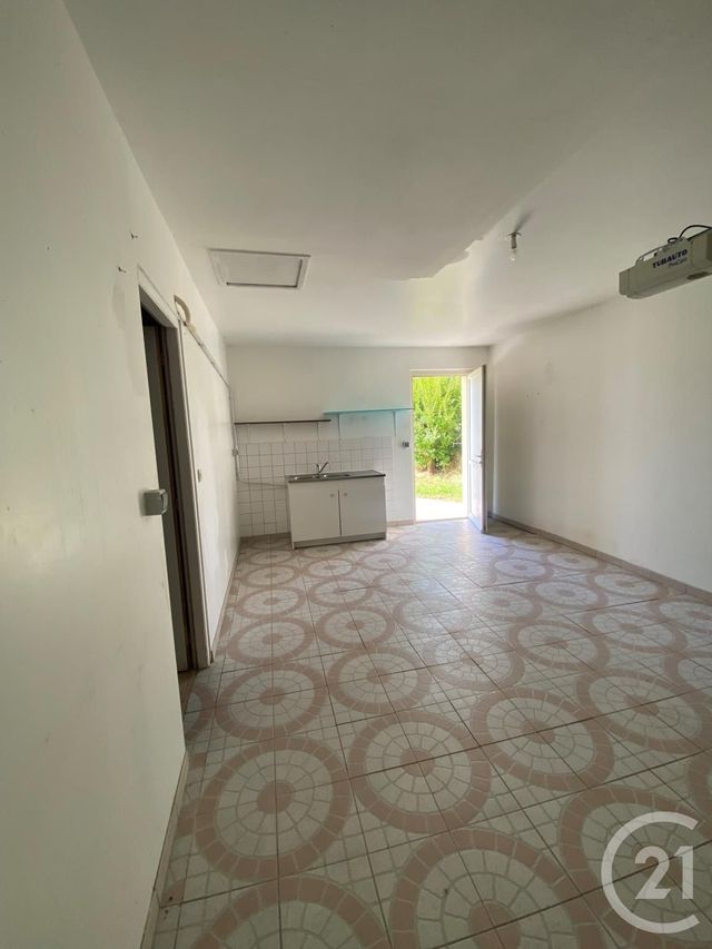 maison à louer - 5 pièces - 108.0 m2 - VILLEFARGEAU - 89 - BOURGOGNE - Century 21 Martinot Immobilier