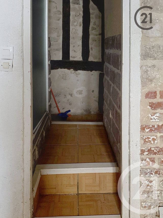 Appartement F2 à vendre - 4 pièces - 72.32 m2 - AUXERRE - 89 - BOURGOGNE - Century 21 Martinot Immobilier