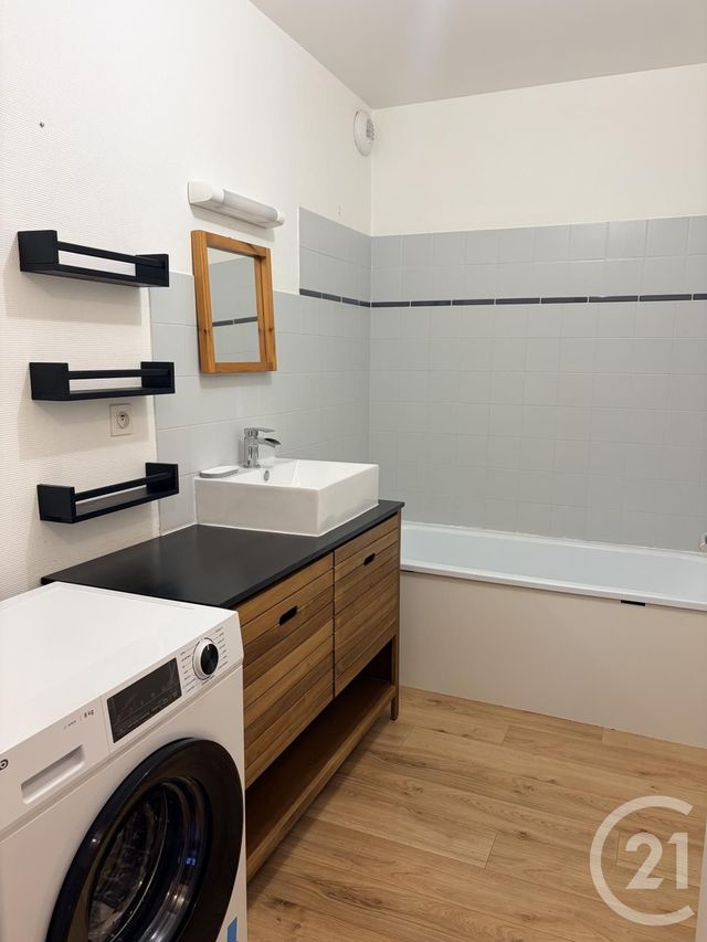 Appartement T2 à louer - 2 pièces - 67.8 m2 - AUXERRE - 89 - BOURGOGNE - Century 21 Martinot Immobilier