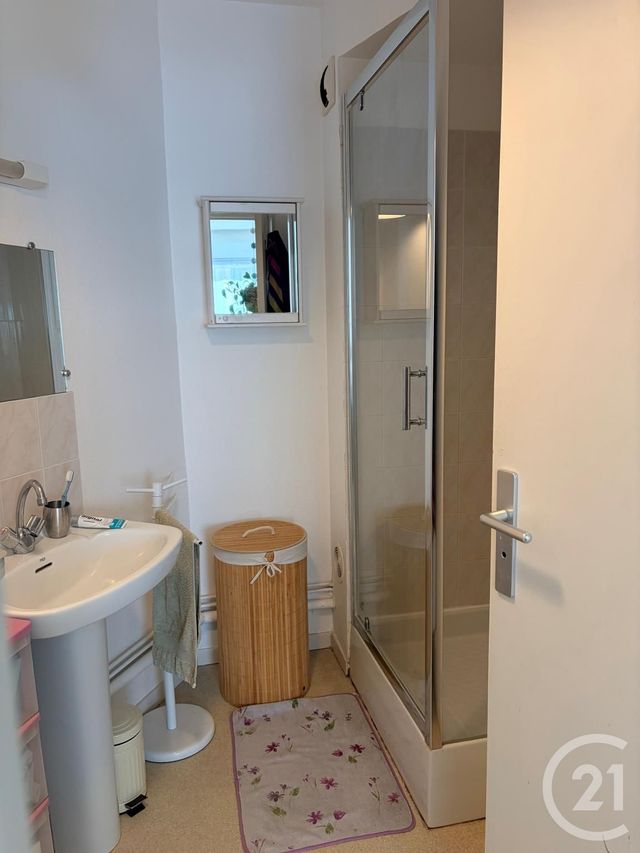 Appartement Studio à louer - 1 pièce - 34.0 m2 - AUXERRE - 89 - BOURGOGNE - Century 21 Martinot Immobilier