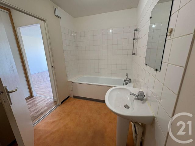 Appartement F1 à louer - 1 pièce - 33.0 m2 - AUXERRE - 89 - BOURGOGNE - Century 21 Martinot Immobilier