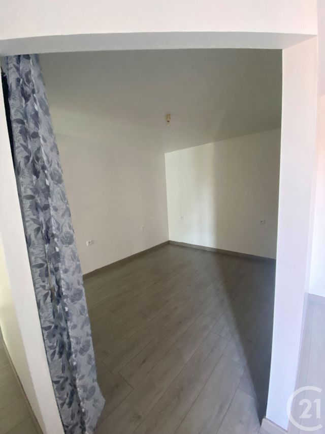Appartement F1 bis à louer - 2 pièces - 44.0 m2 - AUXERRE - 89 - BOURGOGNE - Century 21 Martinot Immobilier