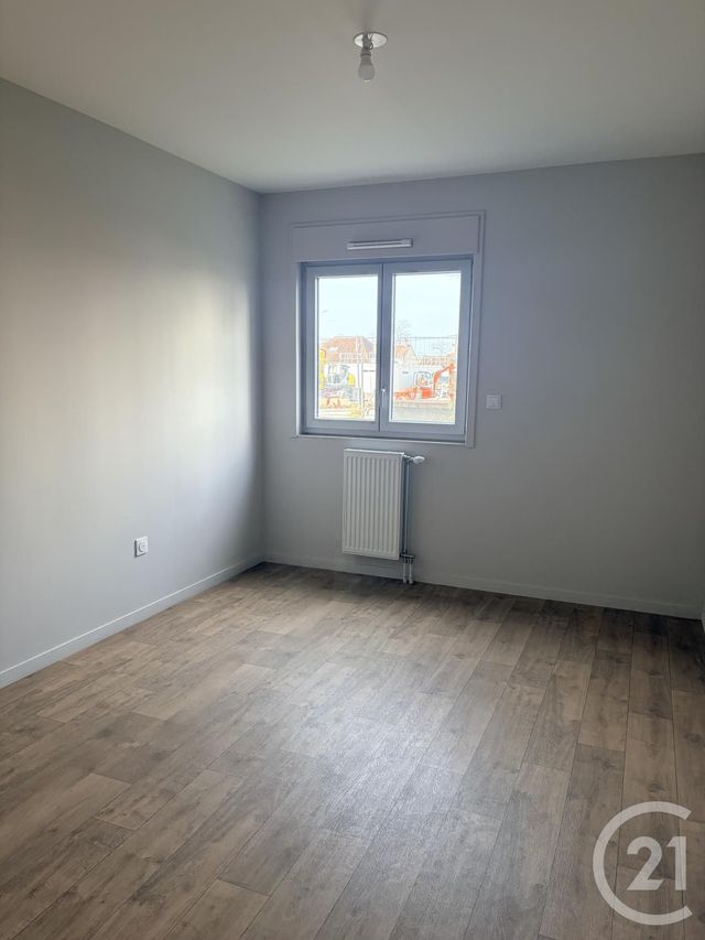 Appartement F3 à louer - 3 pièces - 72.0 m2 - AUXERRE - 89 - BOURGOGNE - Century 21 Martinot Immobilier