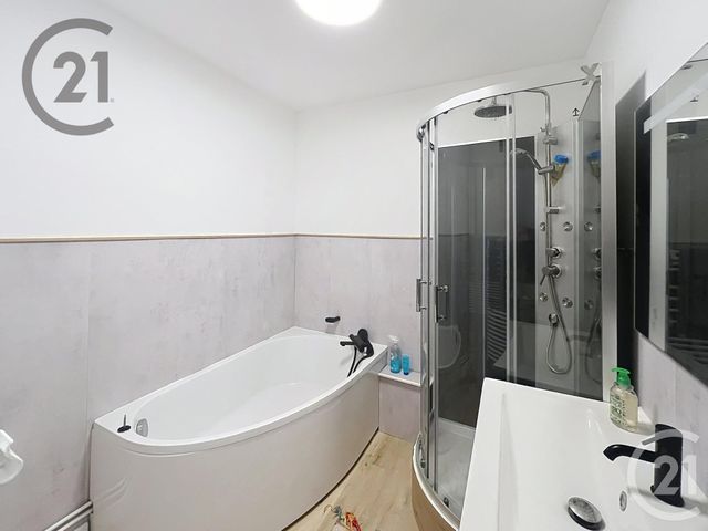 Appartement F3 à vendre - 4 pièces - 70.22 m2 - AUXERRE - 89 - BOURGOGNE - Century 21 Martinot Immobilier