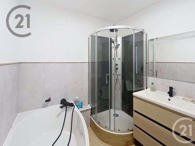 Appartement F3 à vendre - 4 pièces - 70.22 m2 - AUXERRE - 89 - BOURGOGNE - Century 21 Martinot Immobilier