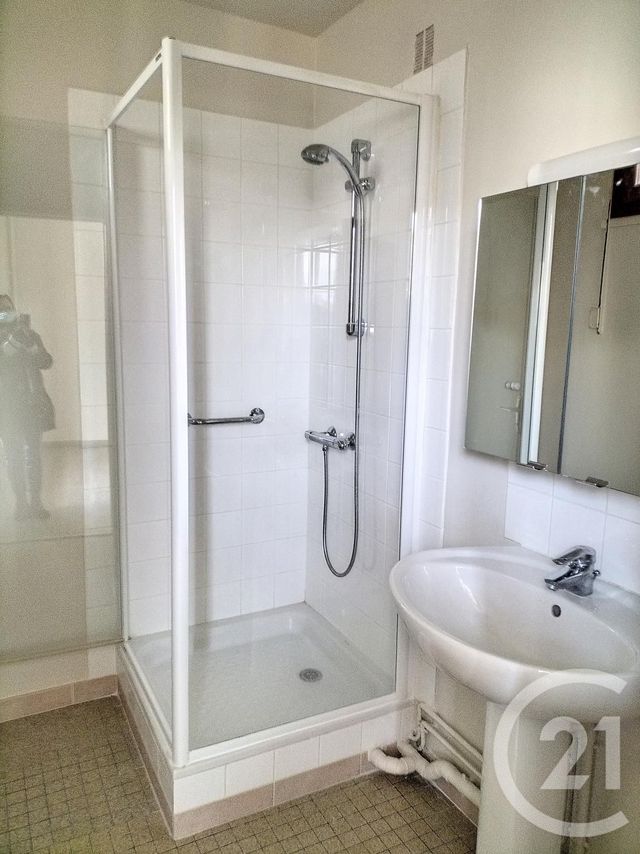 Appartement F2 à louer - 2 pièces - 51.6 m2 - AUXERRE - 89 - BOURGOGNE - Century 21 Martinot Immobilier