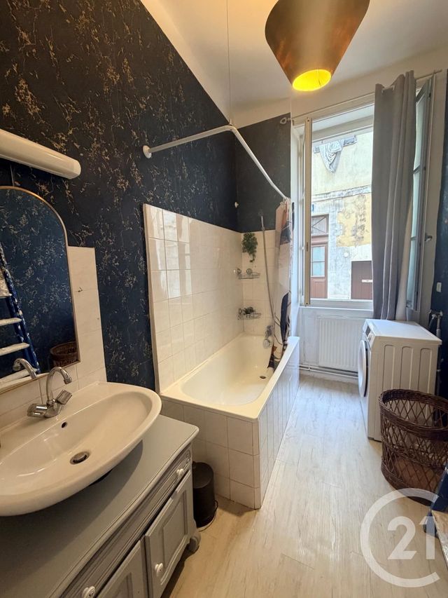 Appartement T2 à louer - 2 pièces - 50.0 m2 - AUXERRE - 89 - BOURGOGNE - Century 21 Martinot Immobilier