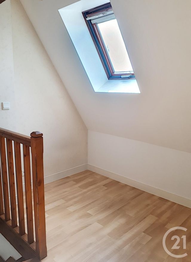 Appartement F1 à louer - 1 pièce - 45.0 m2 - AUXERRE - 89 - BOURGOGNE - Century 21 Martinot Immobilier