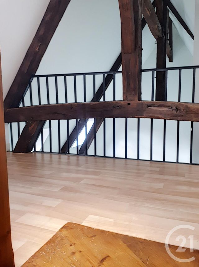 Appartement F1 à louer - 1 pièce - 45.0 m2 - AUXERRE - 89 - BOURGOGNE - Century 21 Martinot Immobilier