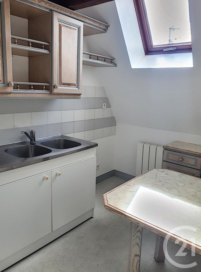 Appartement F1 à louer - 1 pièce - 45.0 m2 - AUXERRE - 89 - BOURGOGNE - Century 21 Martinot Immobilier