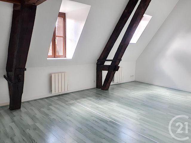 Appartement F1 à louer - 1 pièce - 45.0 m2 - AUXERRE - 89 - BOURGOGNE - Century 21 Martinot Immobilier
