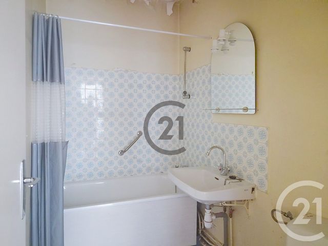 Appartement F1 à vendre - 1 pièce - 31.82 m2 - AUXERRE - 89 - BOURGOGNE - Century 21 Martinot Immobilier