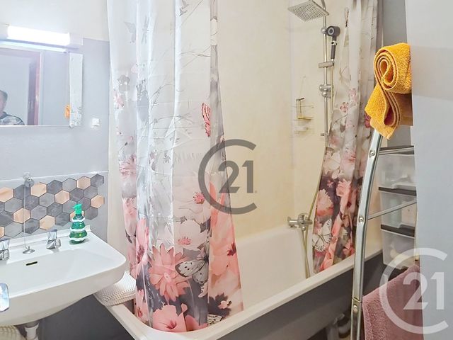 Appartement F5 à vendre - 5 pièces - 83.53 m2 - AUXERRE - 89 - BOURGOGNE - Century 21 Martinot Immobilier