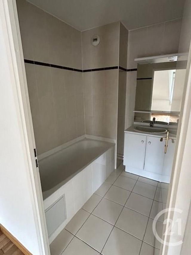 Appartement T2 à louer - 2 pièces - 39.0 m2 - AUXERRE - 89 - BOURGOGNE - Century 21 Martinot Immobilier