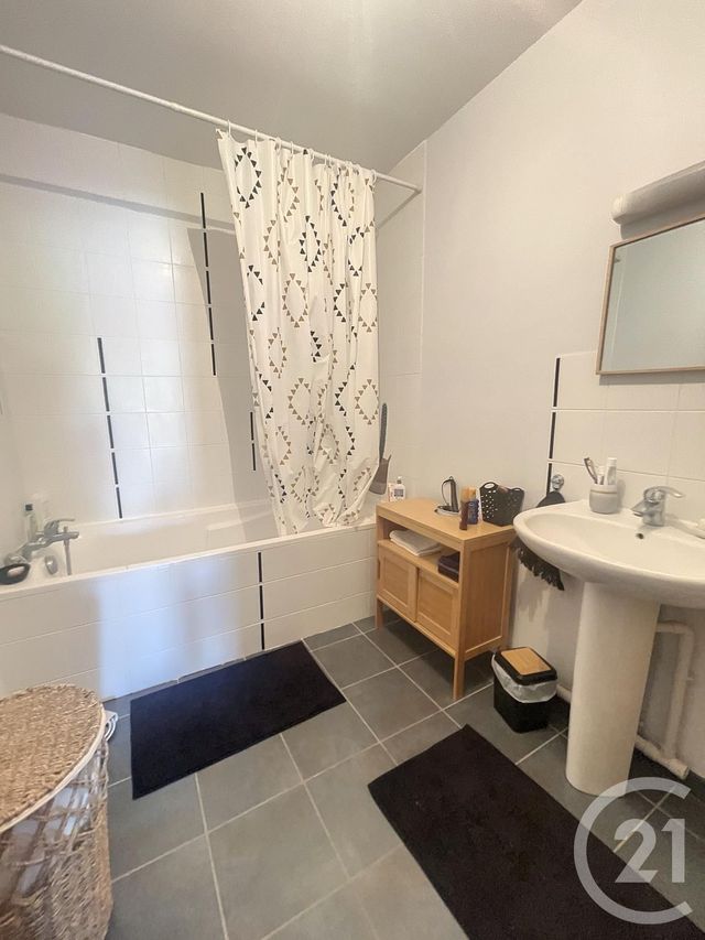 Appartement F3 à louer - 3 pièces - 68.9 m2 - AUXERRE - 89 - BOURGOGNE - Century 21 Martinot Immobilier