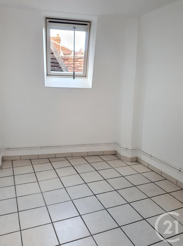Appartement T3 à louer - 3 pièces - 52.6 m2 - AUXERRE - 89 - BOURGOGNE - Century 21 Martinot Immobilier