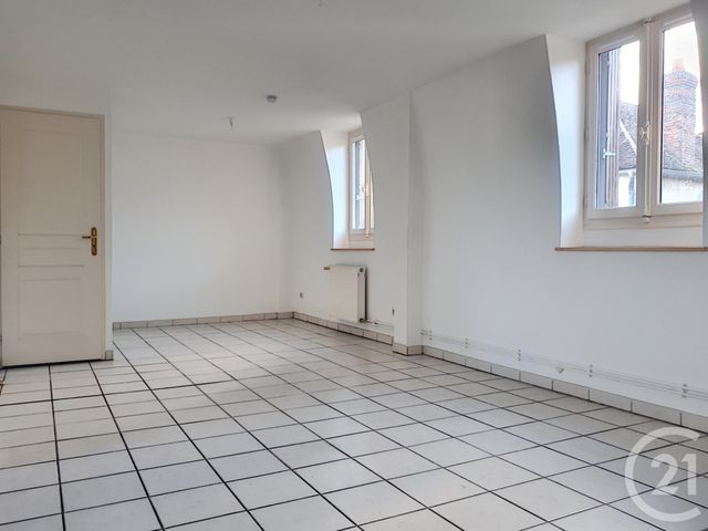 Appartement T3 à louer - 3 pièces - 52.6 m2 - AUXERRE - 89 - BOURGOGNE - Century 21 Martinot Immobilier