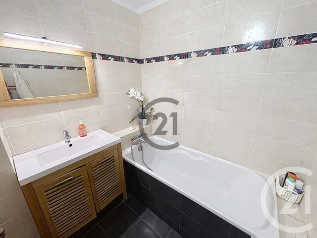 Appartement F3 à vendre - 3 pièces - 69.0 m2 - AUXERRE - 89 - BOURGOGNE - Century 21 Martinot Immobilier