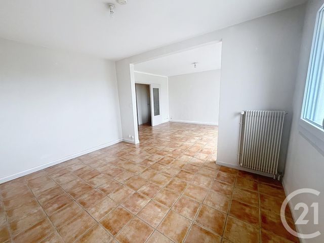 Appartement T3 à louer - 3 pièces - 79.0 m2 - AUXERRE - 89 - BOURGOGNE - Century 21 Martinot Immobilier