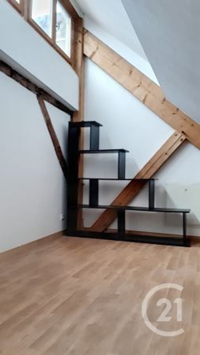 Appartement T3 à louer - 3 pièces - 57.0 m2 - AUXERRE - 89 - BOURGOGNE - Century 21 Martinot Immobilier