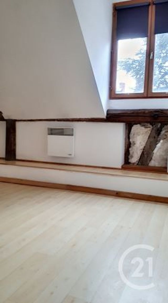 Appartement T3 à louer - 3 pièces - 57.0 m2 - AUXERRE - 89 - BOURGOGNE - Century 21 Martinot Immobilier