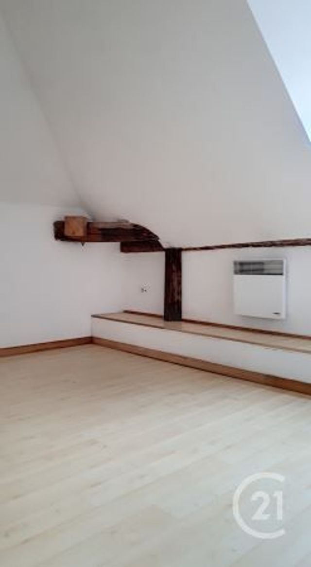 Appartement T3 à louer - 3 pièces - 57.0 m2 - AUXERRE - 89 - BOURGOGNE - Century 21 Martinot Immobilier