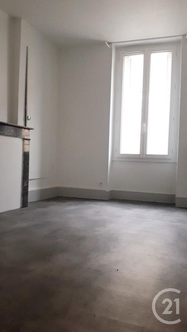 maison à louer - 4 pièces - 89.0 m2 - AILLANT SUR THOLON - 89 - BOURGOGNE - Century 21 Martinot Immobilier